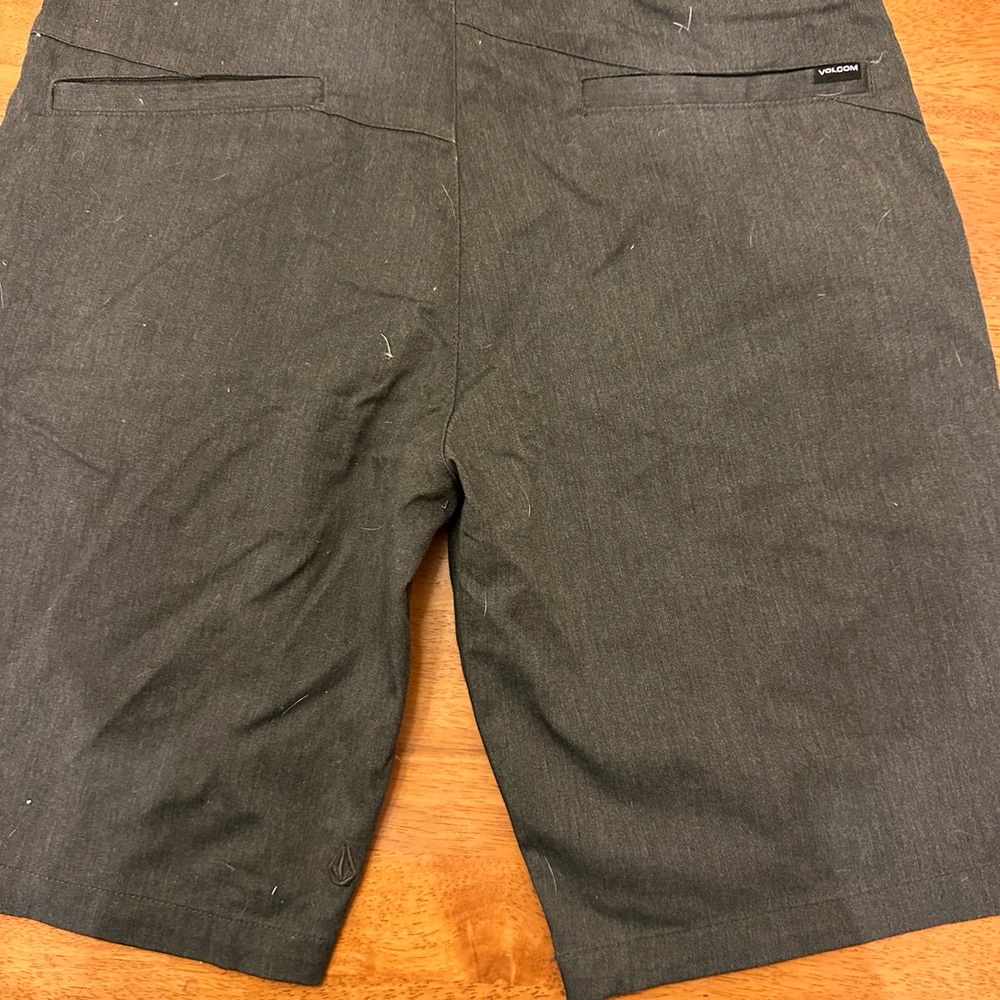 M Sz 33 Volcom Shorts